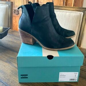 Women’s TOMS Everly cut out black leather bootie